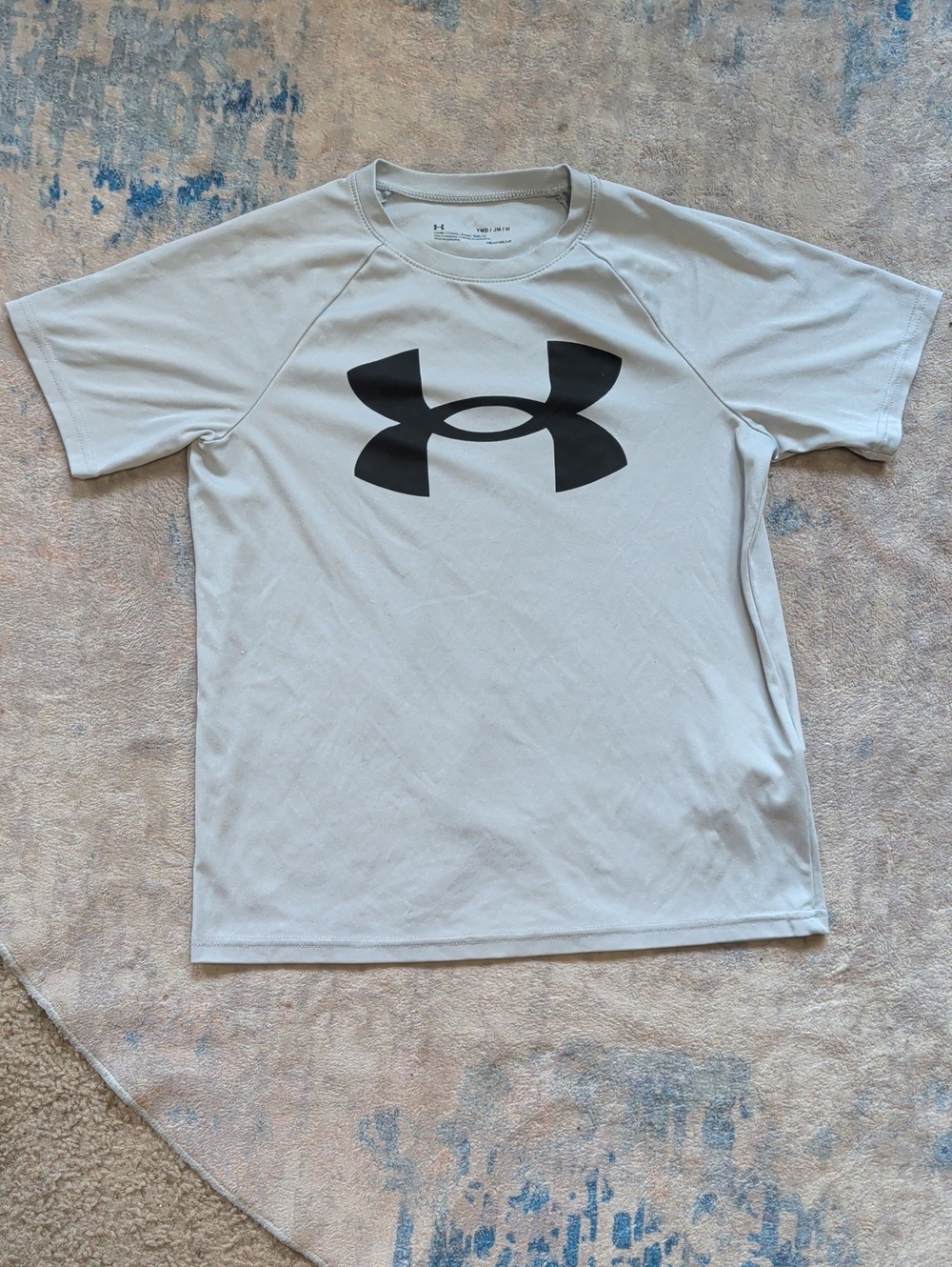 Kids Under Armour Light Gray Short Sleeve Tee with Black Logo Boys Medium